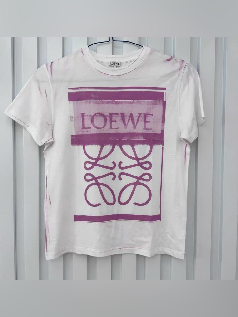 🚩steal Loewe White Tee with Pink Stripe Graphic